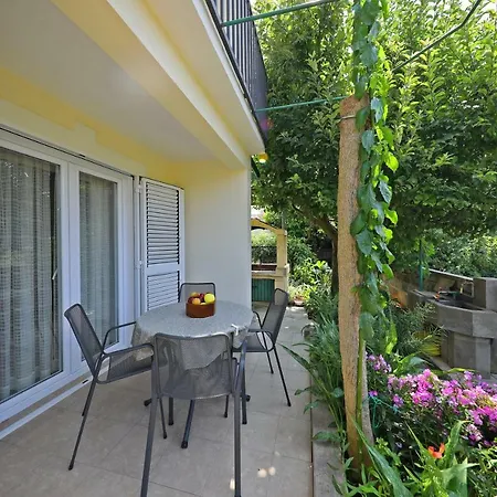 Girica Apartment *